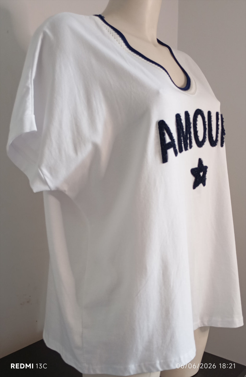 T-shirt oversize blanc avec motif AMOUR